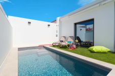 Casa reformada con piscina privada en Maspalomas