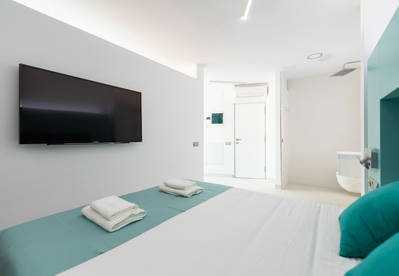 Completely renovated bedroom Edificio Edison Las Palmas.